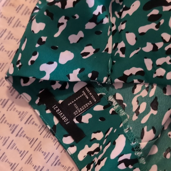 Forever 21 midi skirt size small - Picture 2 of 2